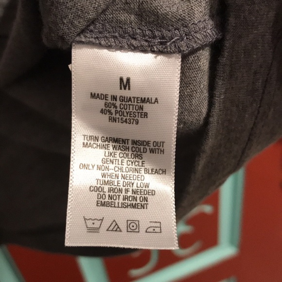 NWT Heathered Grey Free State Floral/Camo Tee. Size M - Picture 6 of 8